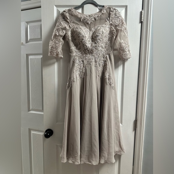 A-line Scoop Illusion Tea-Length Chiffon Lace Mother of the Bride Dress Size 2 - Picture 4 of 14
